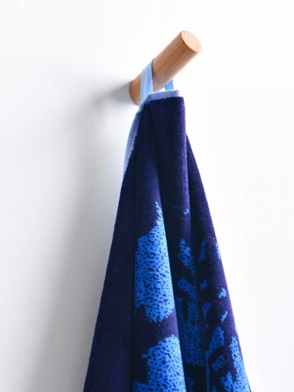 LOFT Kids Ocean Life Beach Towel Blue 30x60 NWT